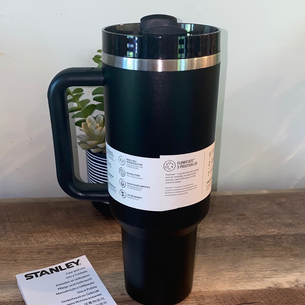 Stanley Black Quencher H2.0 FlowState Tumbler 40oz NWB - Picture 10 of 13